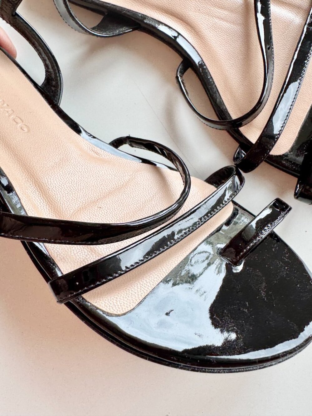 CLUB MONACO Black Patent Leather Flat Strappy Toe Thong Sandals, Size 37 - Picture 3 of 8